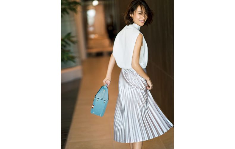 プリーツスカートコーデ10選【夏】| 30代40代女性ファッション | Domani