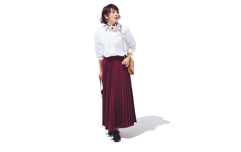【8】ボルドーロングプリーツスカート×長袖白シャツ