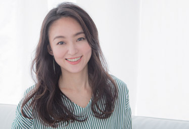 かきあげ前髪で簡単イメチェン 伸ばしかけでもok おすすめヘアスタイルをご紹介 Domani