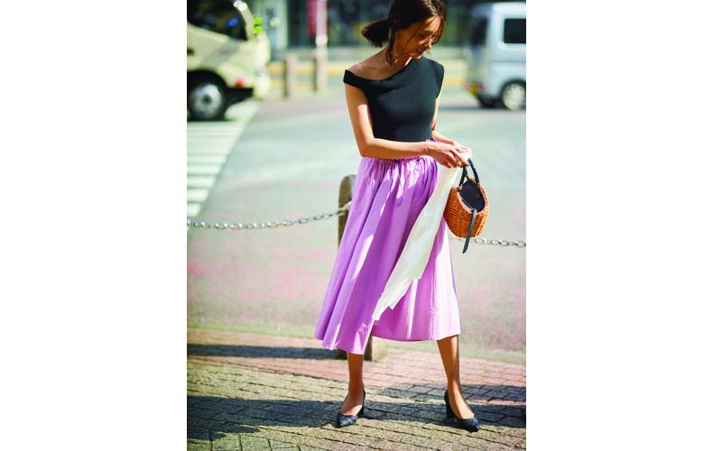 【6】黒ニット×紫スカート