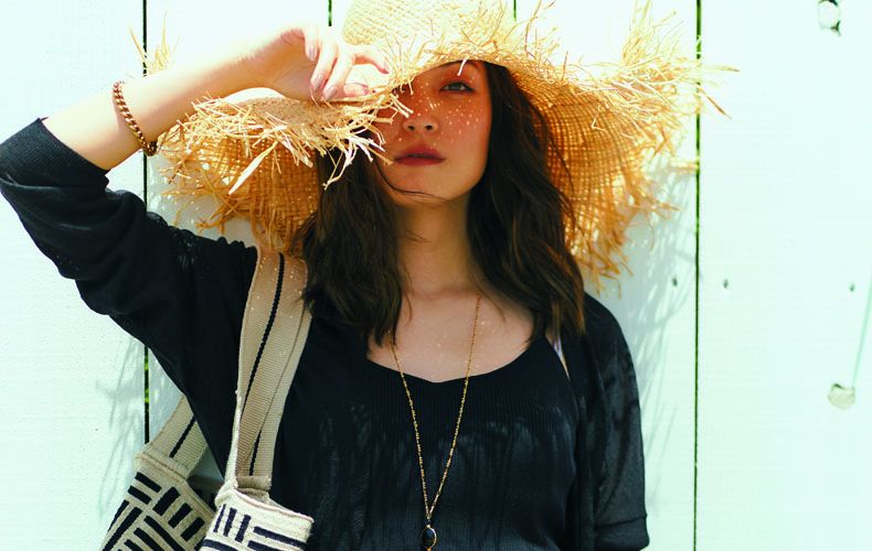 麦わら帽子コーデ17選【夏】| 30代40代女性ファッション | Domani
