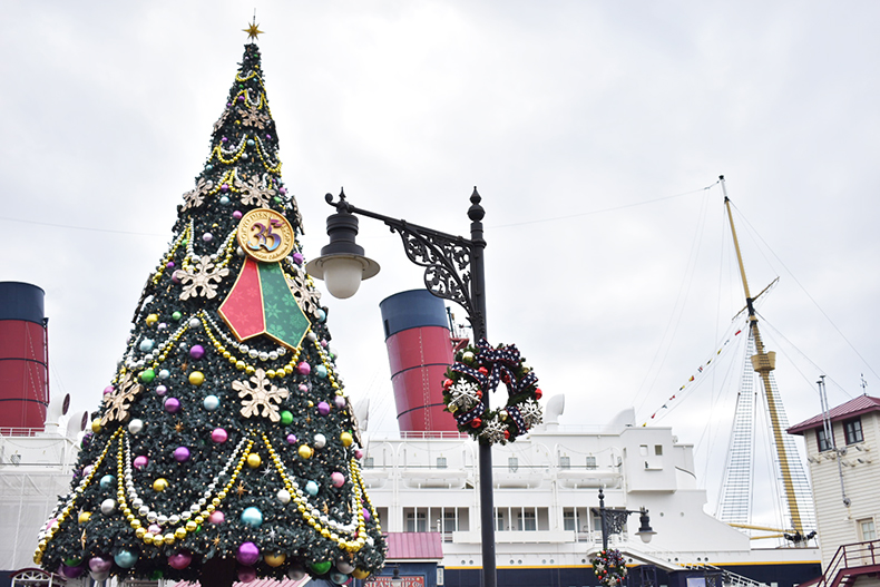 18年東京ディズニーシーのクリスマス 涙腺が崩壊するほど いちばん美しい季節 と感じる理由は ディズニーオタク編集者が語る ディズニー クリスマス Tds速報ver Domani