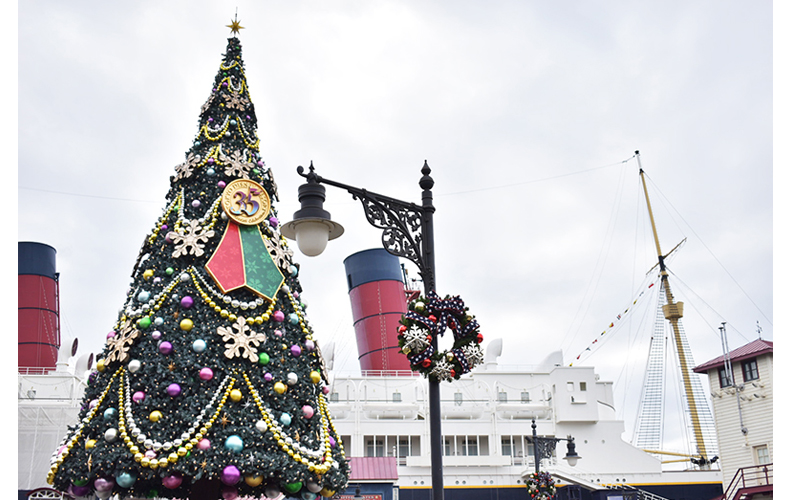 18年東京ディズニーシーのクリスマス 涙腺が崩壊するほど いちばん美しい季節 と感じる理由は ディズニーオタク編集者が語る ディズニー クリスマス Tds速報ver Domani