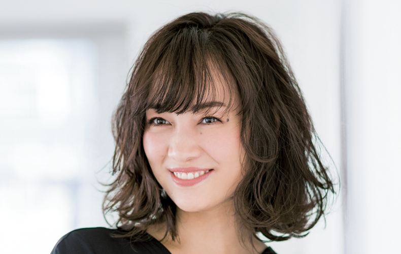 斜め前髪のヘアアレンジ12選 ショート ミディアム ロング オン眉 Domani