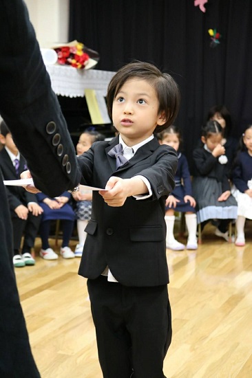モデル真山景子さんの長男 エイトくんが ６歳にしてすでに仕上がりすぎている と話題に Domani