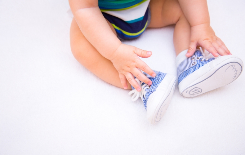 赤ちゃんが歩くのはいつから 歩く練習方法や歩き始めの注意点を紹介 Domani