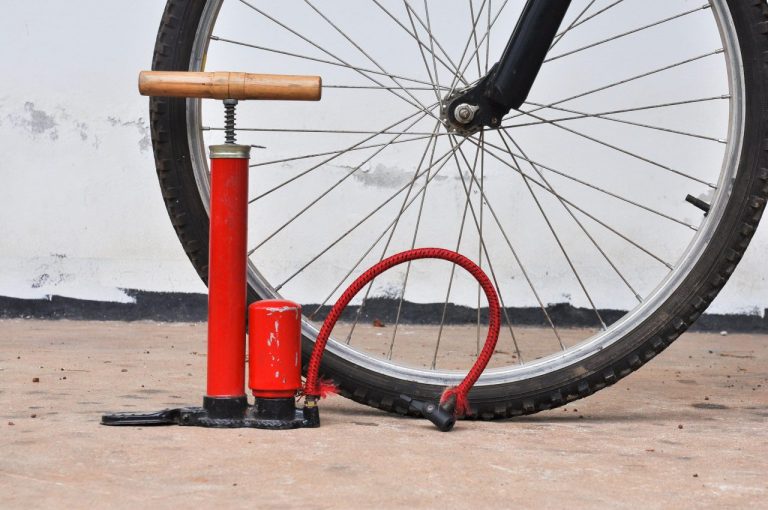 自転車 空気 入れ 車