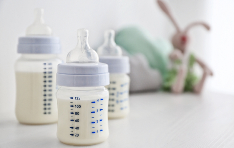 新生児が必要なミルクの量は 混合の場合のポイントや飲まない時の原因なども紹介 Domani
