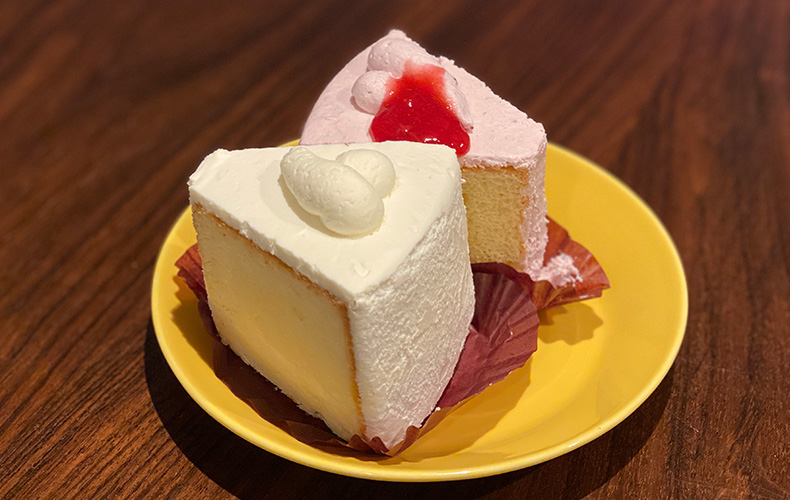 スタバでお正月 1個390円の 紅白ケーキ で年福来る 元バリスタが辛口で本音を語る 飲むスタバ 食べるスタバ Domani