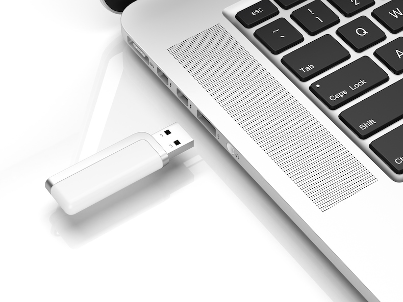 USBメモリとは　USBメモリ選び方選ぶポイント機能　USBコスパ高いおすすめ　USBメモリiPhone対応