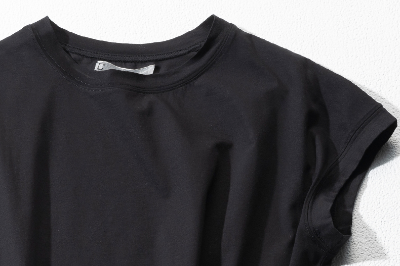 オンオフ使えると大人気！ 〝カオス〟の黒Tシャツ【きれいめハンサム派の名品トップス】 | Domani