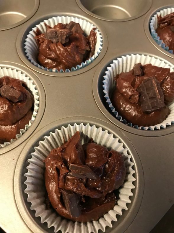 子どもでも手作りできる バレンタイン用 簡単 チョコレートカップケーキ レシピ公開します Domani