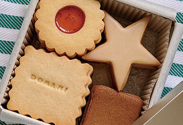 おしゃれな人がギフトにご指名する もも缶 って Domani