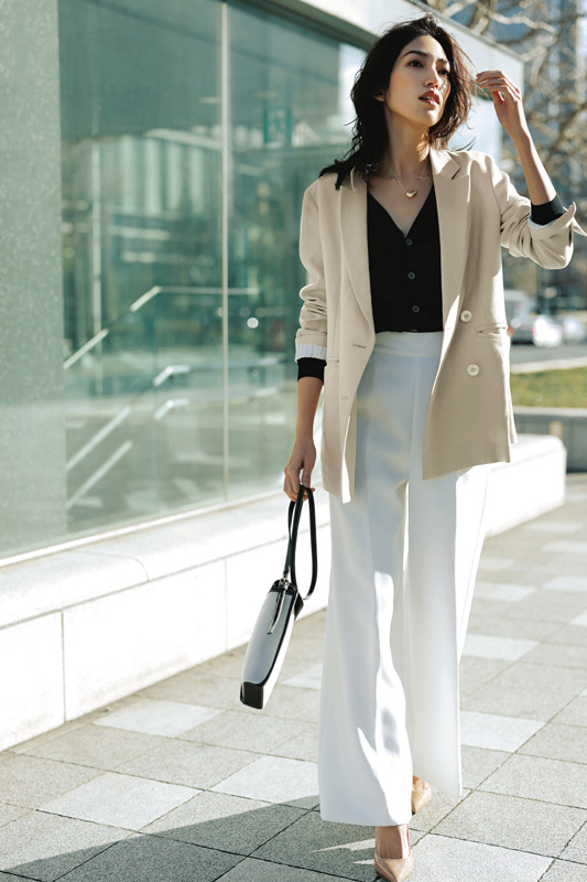 秋の白パンツコーデ29選 30代 40代レディースファッション Domani