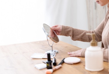 リモ飲みでも会議でも キレイに見えるオンライン用メイク 目元編 インスタライブ 実況中継 Domani