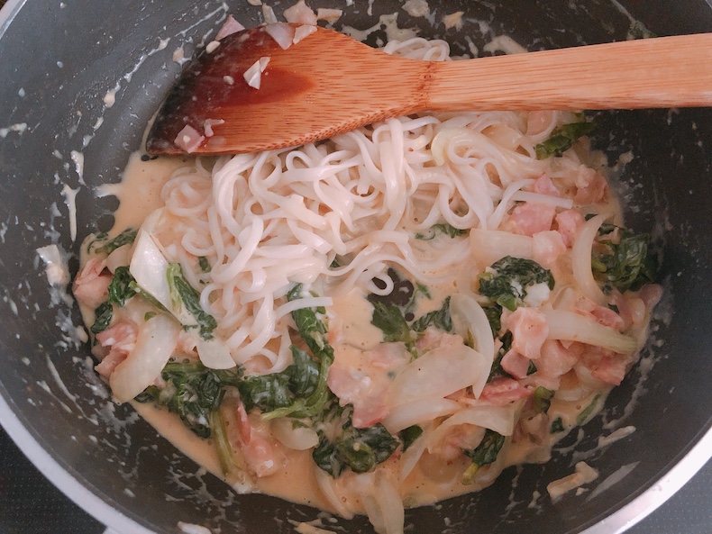 糖質ゼロ麺×ほうれん草のカルボナーラレシピ
