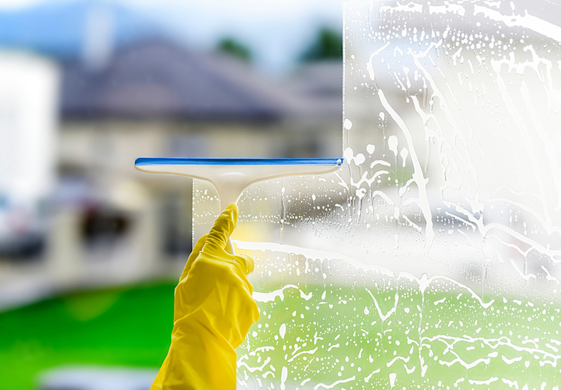 窓掃除 をする頻度ってどれくらい 効率よく掃除するコツや便利グッズまとめ Domani