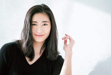 40代に似合うロングヘアはこれ ヘアカットやおすすめ髪型 ヘアアレンジもご紹介 Domani