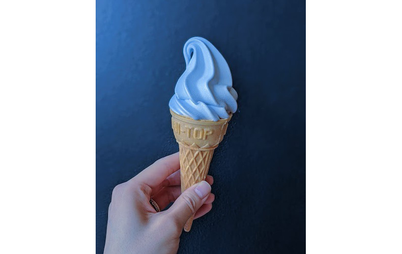 イケア の50円ソフトクリームから青いソフトが期間限定で登場 Domani