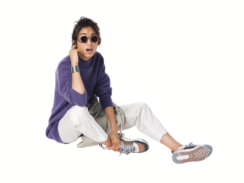 【1】紫ニット×白パンツ