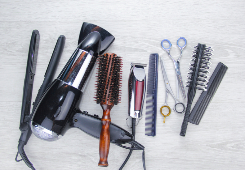 髪を切る頻度自分で髪を切るセルフカットコツポイント方法必要な道具アイテムハサミヘアクリップコーム三面鏡