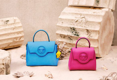 ヴェルサーチェ】の新作バッグ〝ラ メドゥーサ〟が世界同時発売！ | Domani