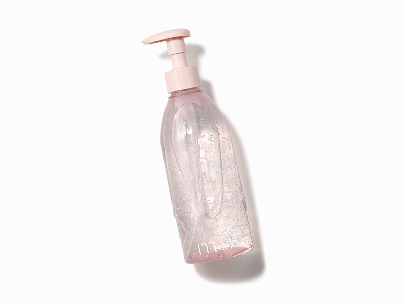 ポンプ式のヘアジェルのボトルの写真