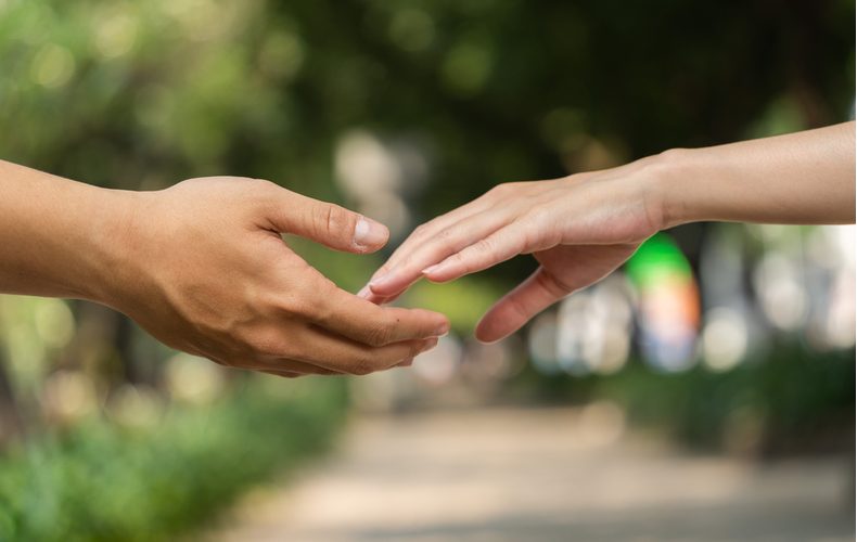 彼氏と手を繋ぎたい 手を繋ぐ男性心理や 女性から手を繋ぐタイミングをご紹介 Domani
