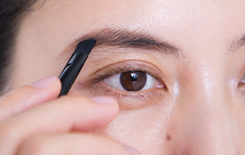 プロが教える眉の整え方 描き方 おすすめのアイブロウアイテムもチェック Domani