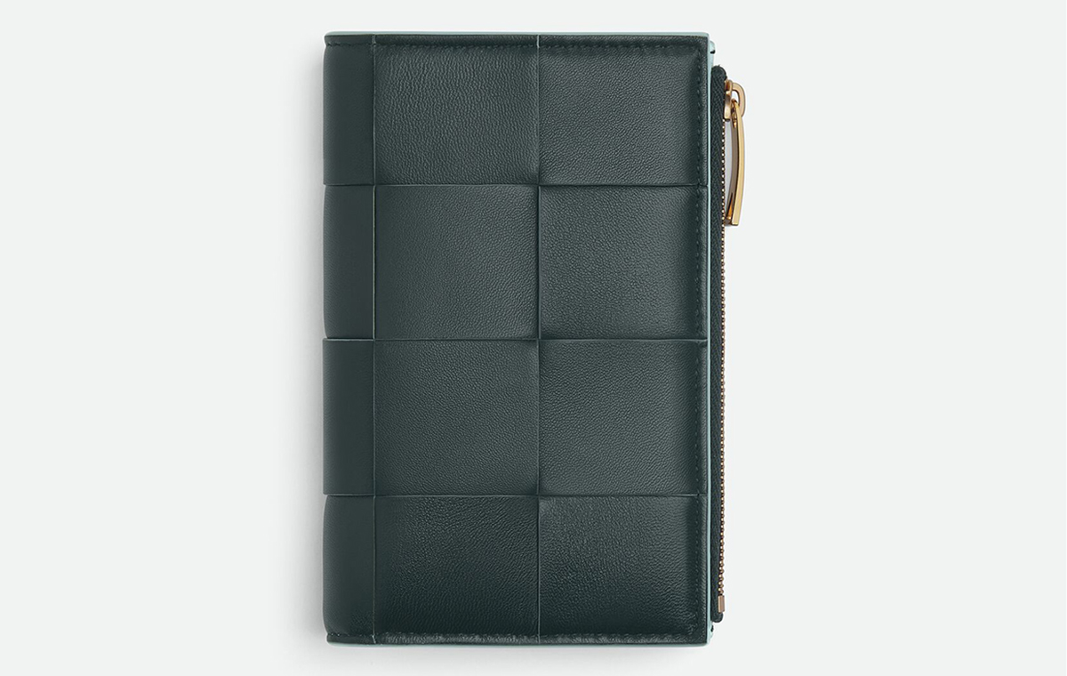 「ボッテガ・ヴェネタ」の黒い財布