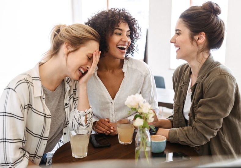 女性　友達　類は友を呼ぶ言葉意味使い方引き寄せる方法