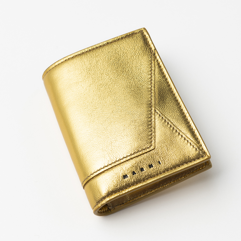 「マルニ」の定番二つ折り財布