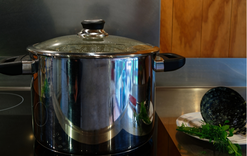 パスタ鍋とは魅力使うメリット選び方選ぶポイントステンレス耐久性熱伝導高い保温効果