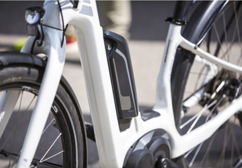 折りたたみ電動自転車電動アシスト自転車魅力特徴選び方選ぶポイントコツおすすめ軽量使いやすいおしゃれ大容量バッテリー機能装備充実スポーティサイクリング