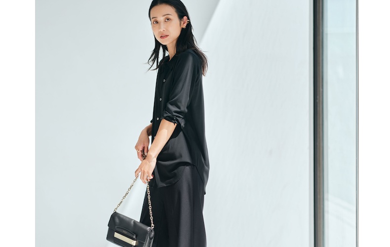 着回し力抜群 大人の 黒ワイドパンツ コーデ16選 シーズン シーン別 Domani