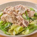 お皿に乗った豚肉料理