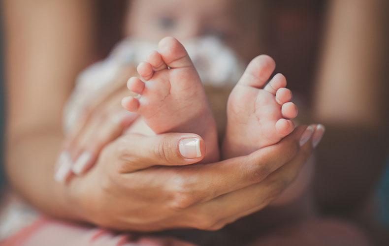 赤ちゃんの足のサイズ 測り方とは ファーストシューズの選び方 室内 屋外用おすすめ7選 Domani
