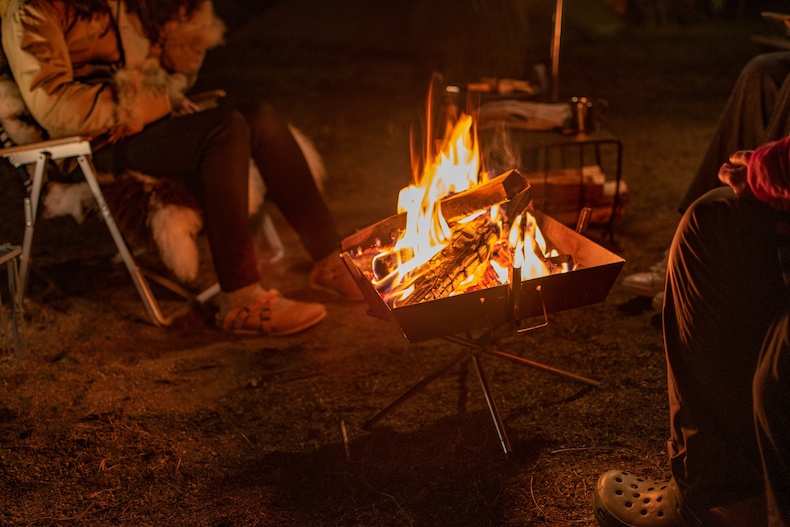 キャンプ 遊び 子ども 大人 夏 冬 テント 道具 グッズ 焚き火