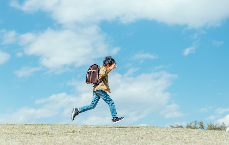 【小学校の転校】伝えるタイミングや必要な手続きは？ | Domani