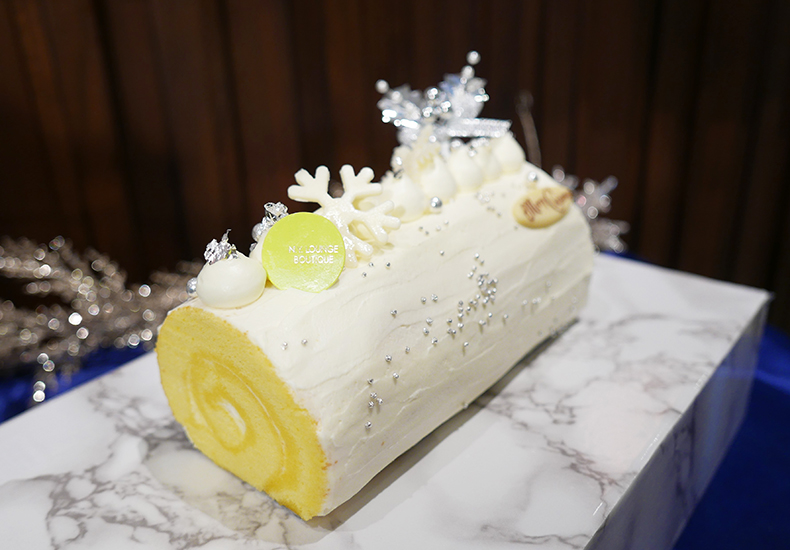 ホテル インターコンチネンタル 東京ベイのクリスマス向け白いロールケーキ