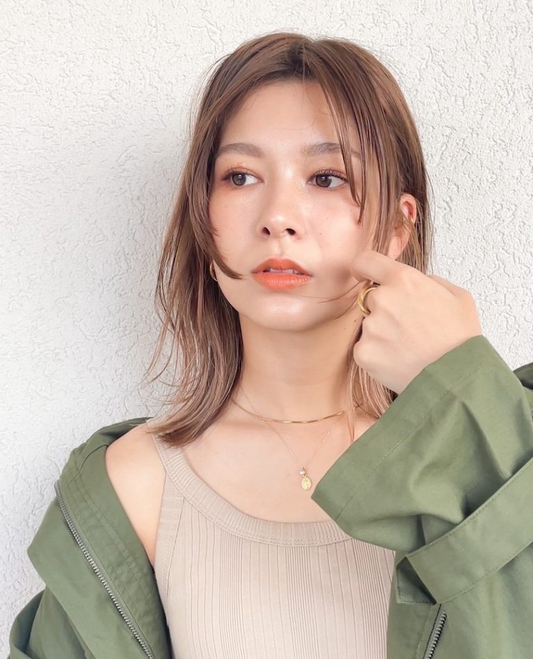 オリーブグレージュ