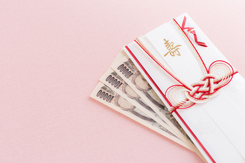 結婚式の御祝儀袋と、1万円札3枚