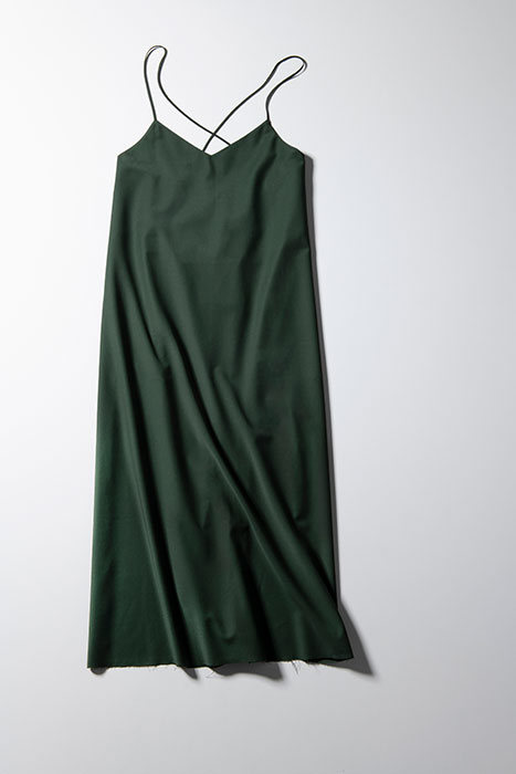 深いグリーンのジャンパースカート