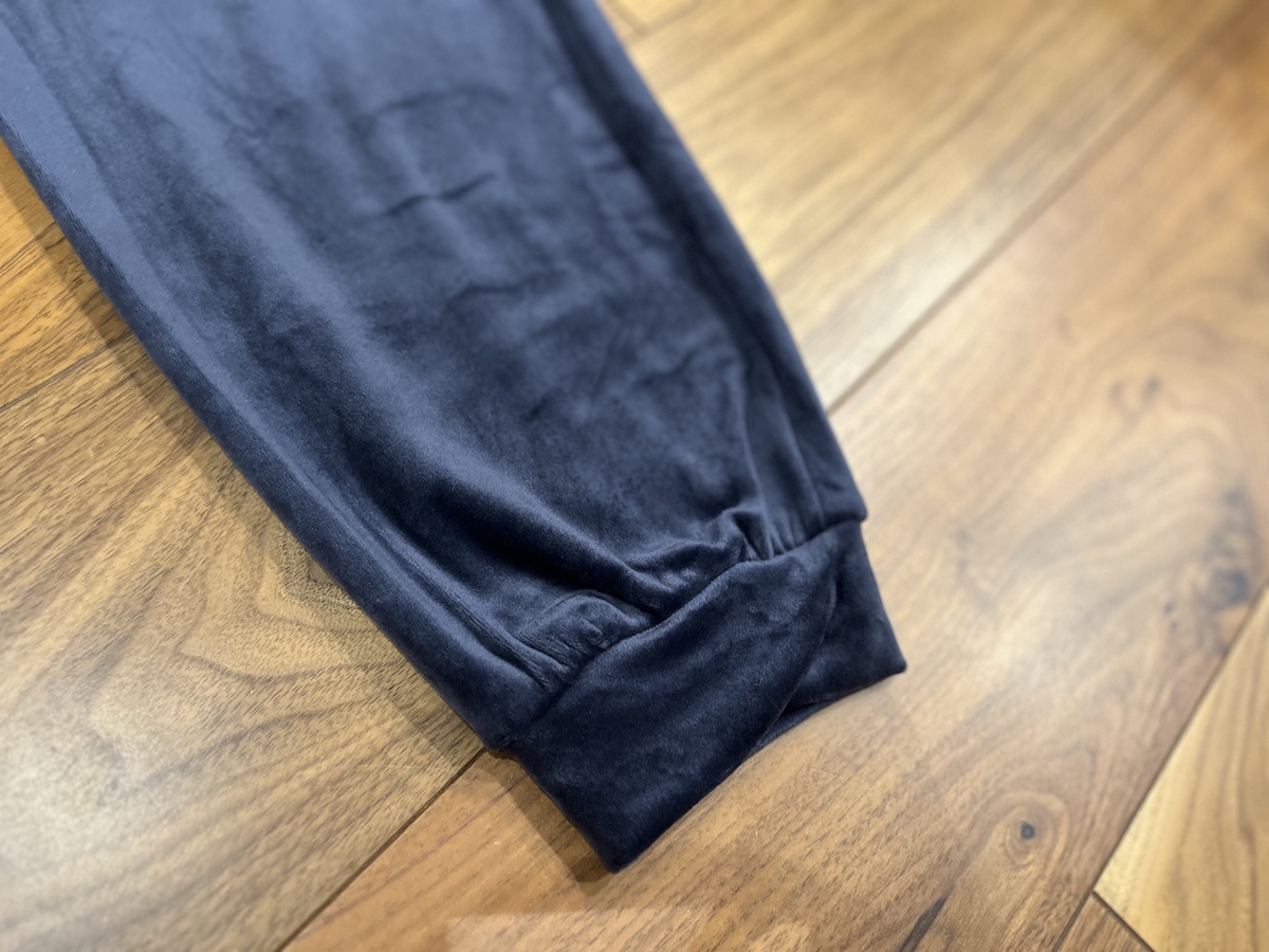 ユニクロ ウルトラストレッチスムースセット　パンツの裾