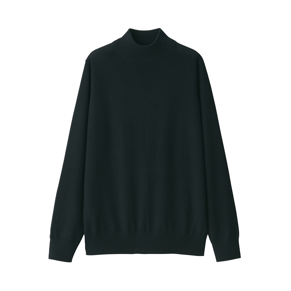 黒の長袖のハイネックセーターの画像