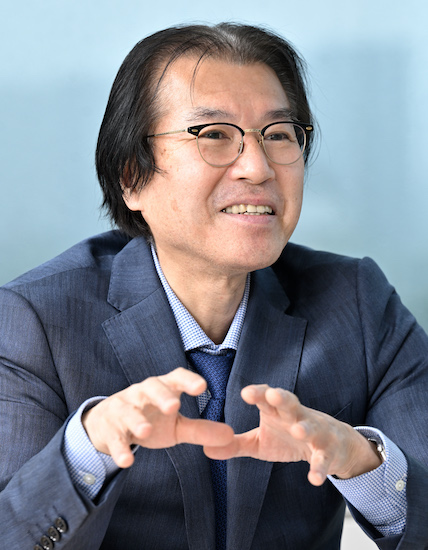 青江誠一郎教授