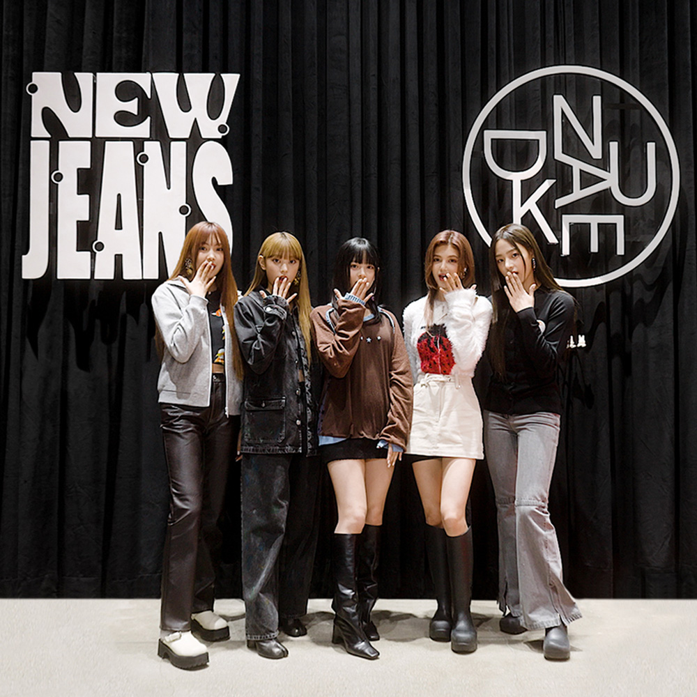 【匿名配送】新品 韓国 三日月 タイツ ブラックピンク NewJeans