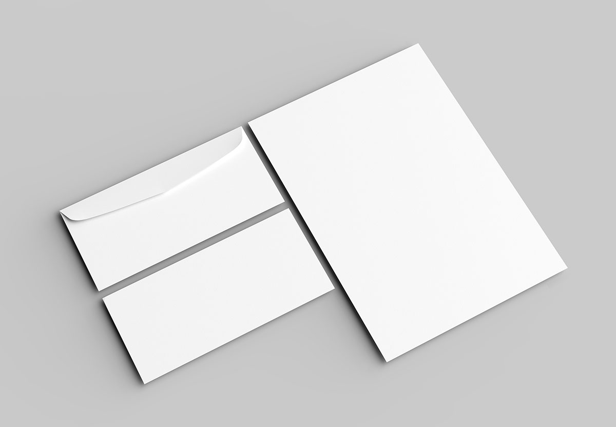 2種類のサイズの白い封筒