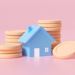 ピンク背景に青い屋根の家のオブジェ、積み重ねられたコインの3Dイラスト