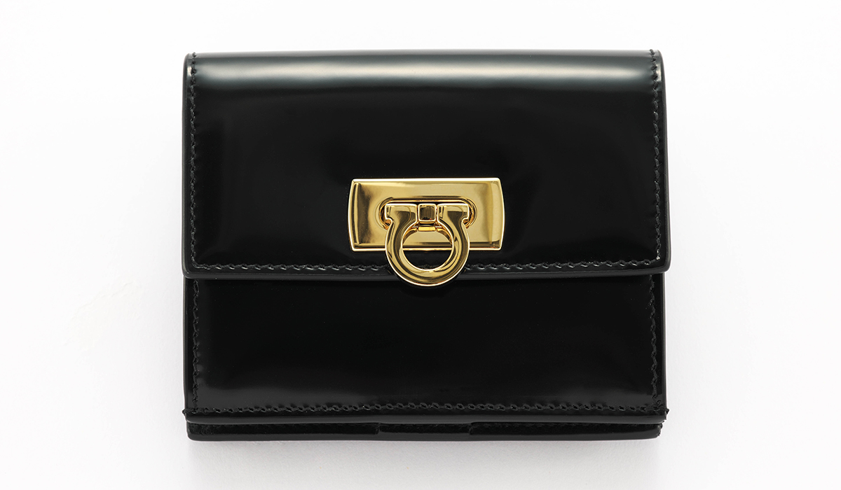 フェラガモの2023SS新作財布、三つ折り財布の正面
